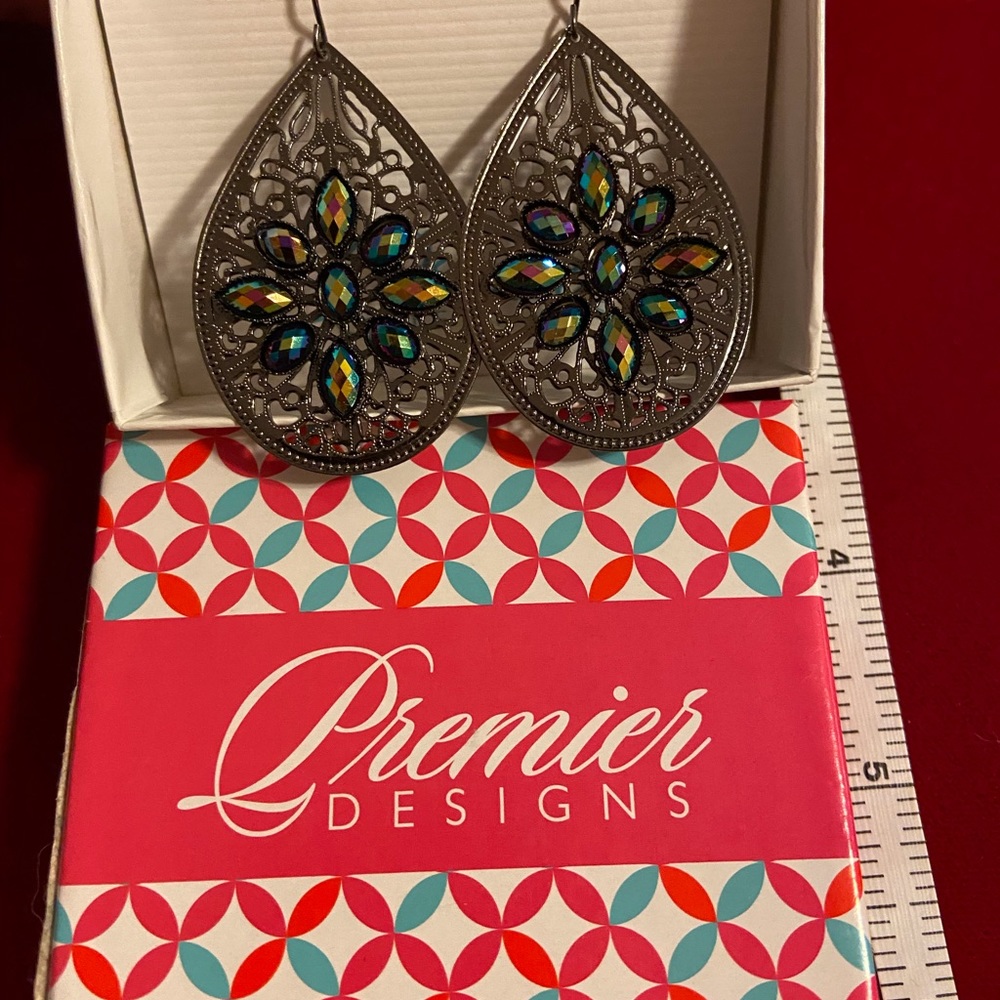 Dream-catcher dangling french-hook pierced earrings.